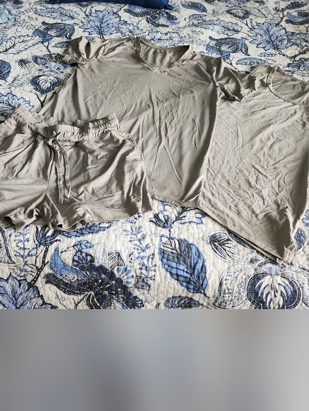32 Degrees Cool Women's 3-Piece Pajama Set in Light Gray size S and XS